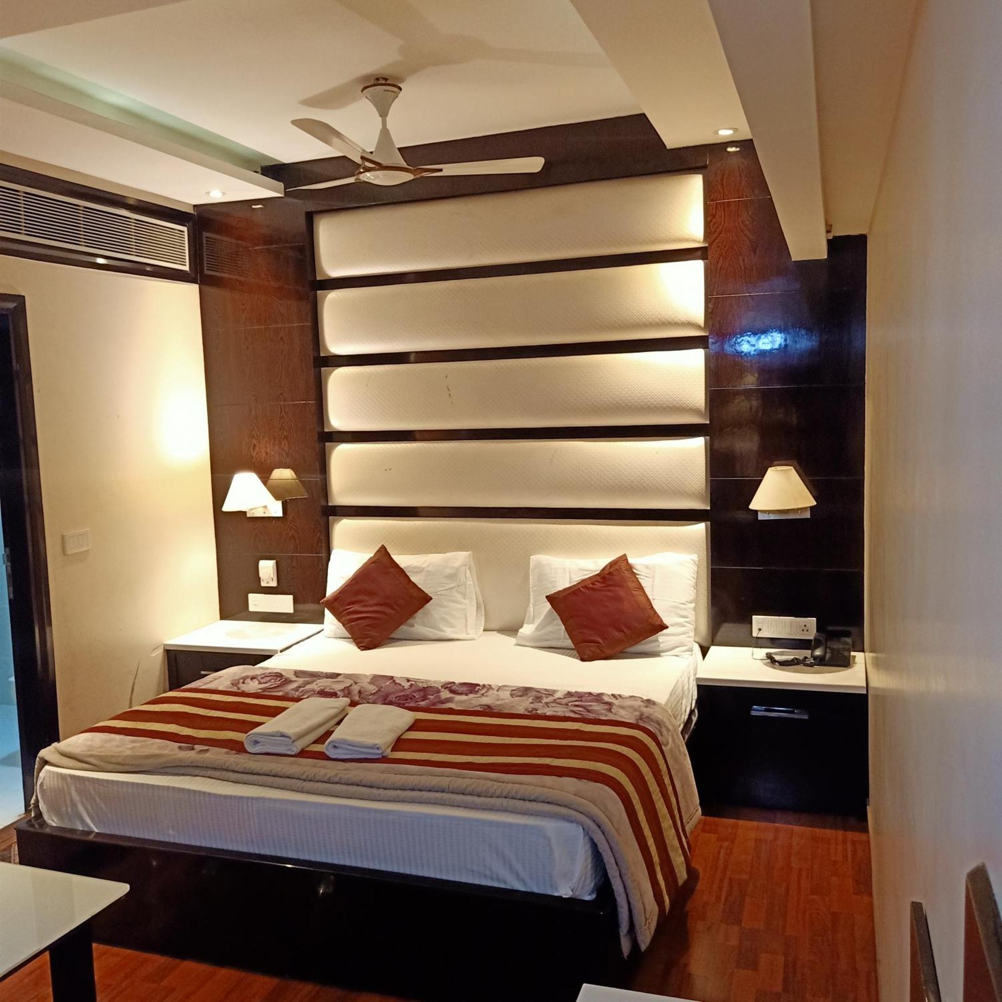 ניו דלהי Hotel Geet Deluxe מראה חיצוני תמונה