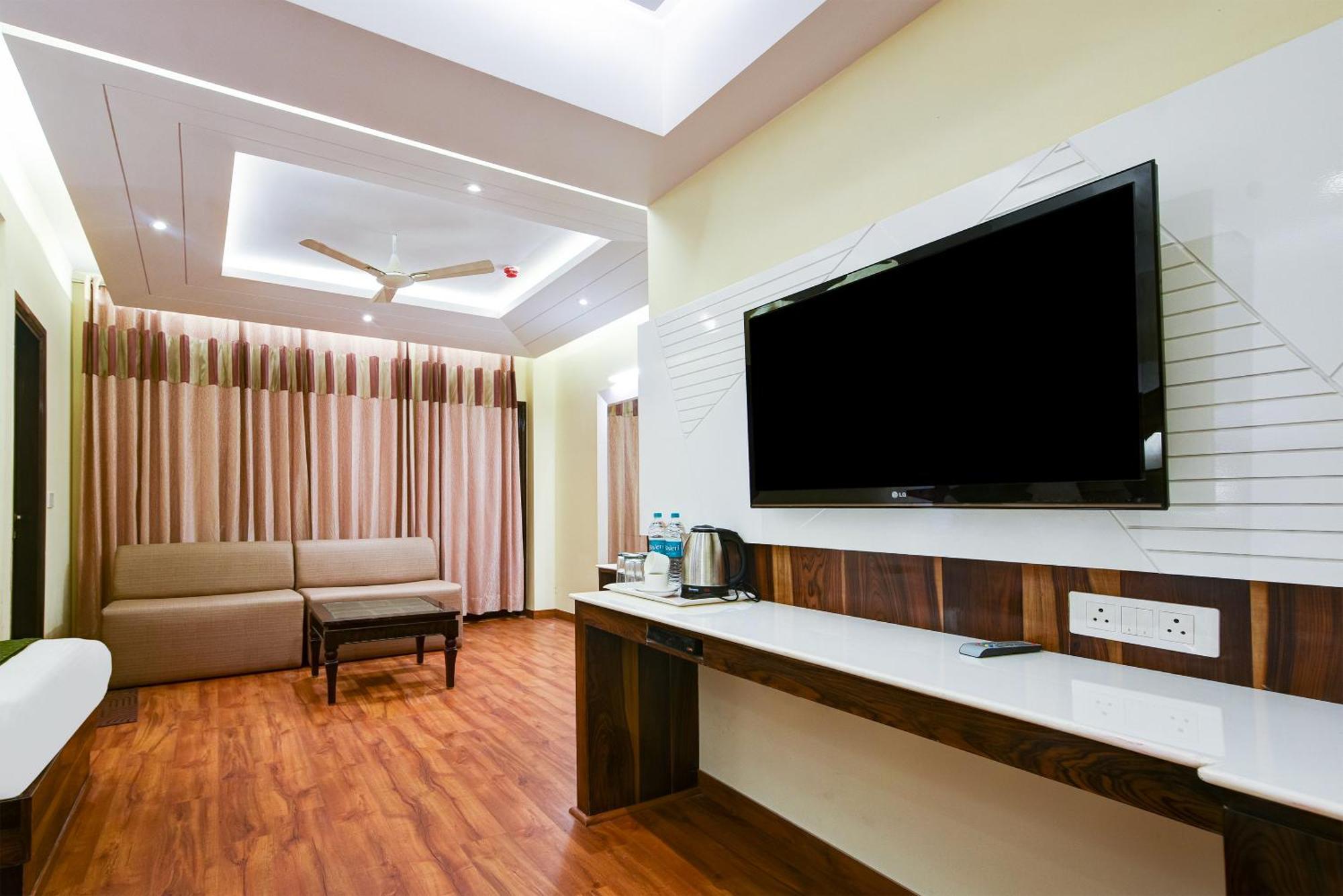 ניו דלהי Hotel Geet Deluxe מראה חיצוני תמונה